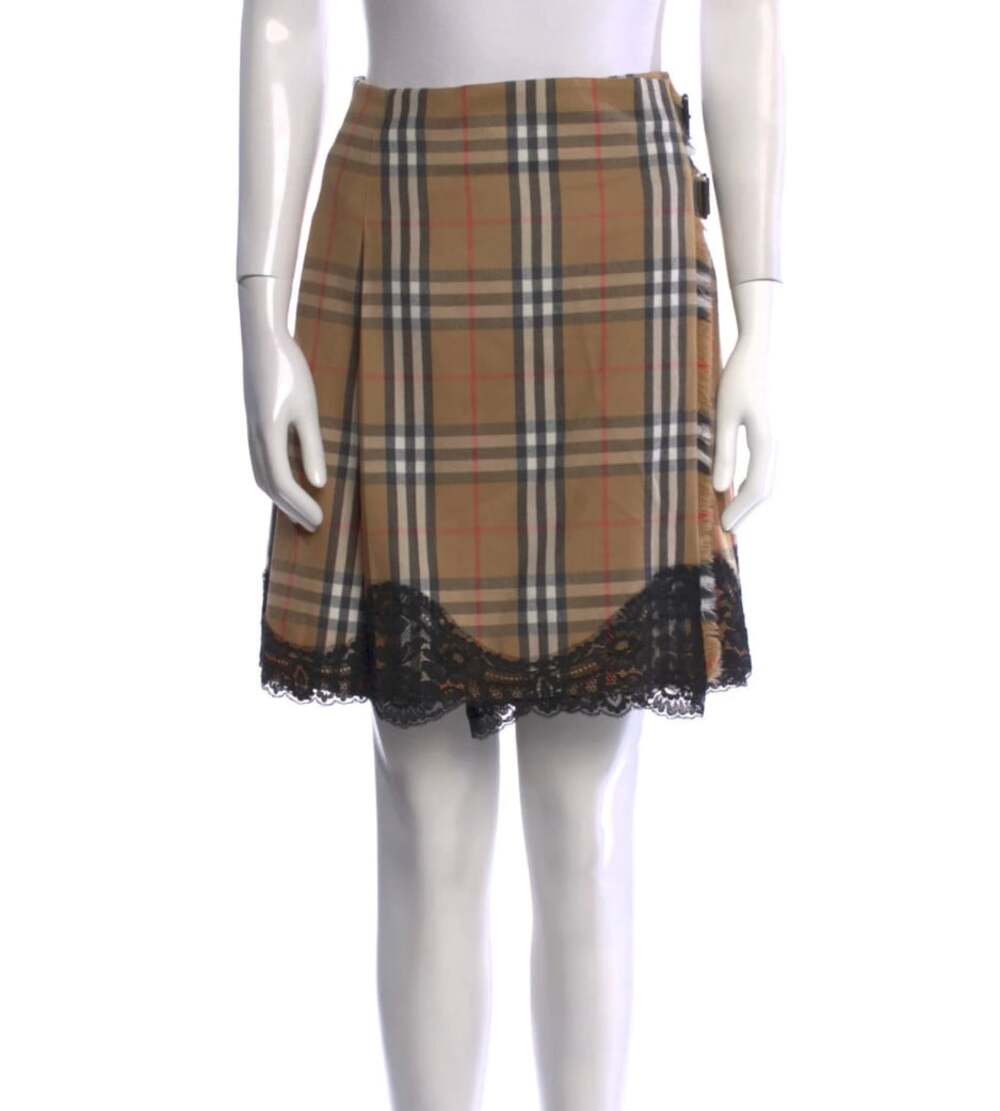 Burberry Y2K Nova Check Wrap Skirt w/ Black Lace Hem Buckle Details US 14